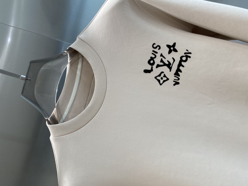 l0vis Vvtt0n t-shirt